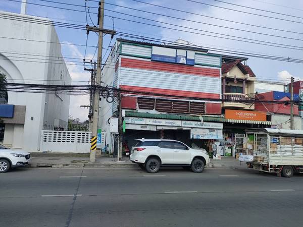 ขายตึก 3 ชั้น มีชั้นลอย ติด ธ.กรุงเทพ สาขา ถ.สิงหวัฒน์ ติดถนนใหญ่ทำเลดี ใกล้ศาลหลักเมือง